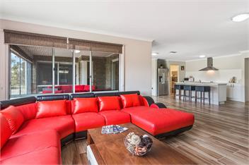 Large Home with Privacy and Views, Sleeps 12 - Melbourne
