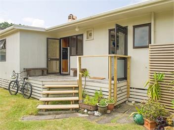 Vintage Pohutukawa (Bachcare) - Whangamata