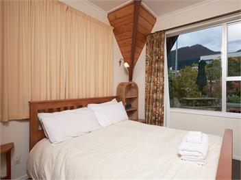 Retro Retreat (Bachcare) - Queenstown