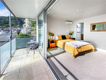 Luxury Waterfront Dockside Apartment - Picton