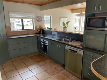 Sunrise Beach Home - Tauranga