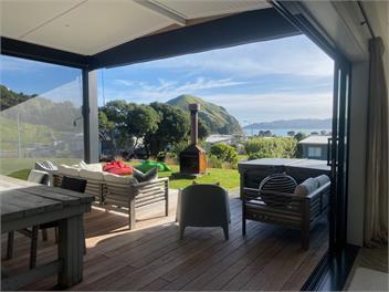 Mahia Bach with Spa - Mahia Beach