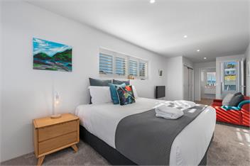Linger Lakeside - Luxury Home above the Lake - Taupo