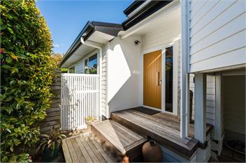 Scenic Lake Views (Bachcare) - Taupo