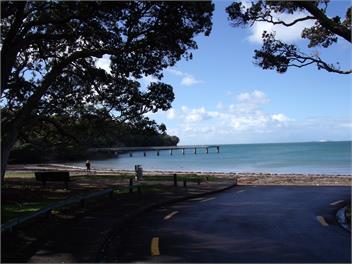 Gem by the Sea 2 Min Walk to Beach & Cafes - Auckland