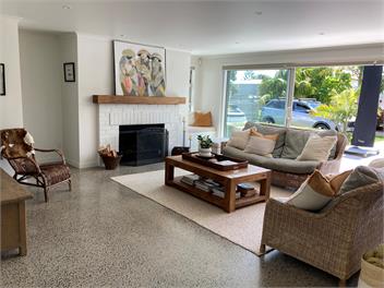 Matarangi Beach Retreat - 5 bdrms, walk to beach, outdoor bath & shower! - Matarangi