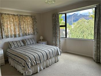 Sunny, Warm Wanaka Holiday Home - Wanaka