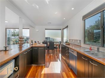 Ocean View Beach Beauty (Bachcare) - Tairua
