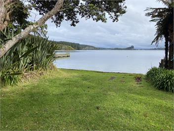 Lake Rotoiti waterfront bach - Rotorua