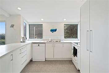 Beachfront Getaway (Bachcare) - Waikanae Beach
