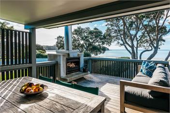 ONEROA BEACHFRONT - Waiheke Island