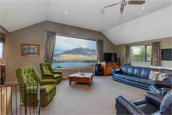 Stunning Lake and Mountain Views - Queenstown