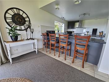 Hosts on the Coast Tui Hills - Katikati