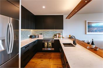 Korari House | Lake Views | Close to Town Centre | Sleeps 10 - Wanaka