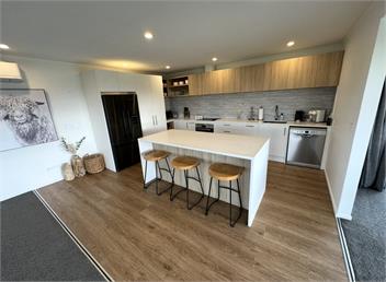 Panoramic Mountain View Retreat - Twizel