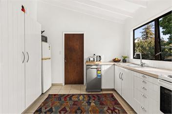 Village Apartment, just steps from centre of town - Hastings
