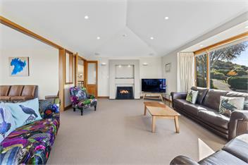 Omaio - TAUPO - Indoor Heated Pool, Spa Pool, Cinema Room, Lake Views - Taupo