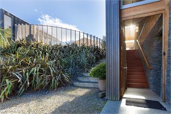 Kina Retreat - Main House with Pool Access -