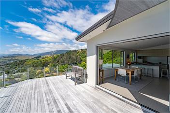 MODERN HILL TOP HOUSE | Amazing Views & Space | Sleeps 10 -