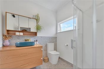 Chic Nelson City Escape -