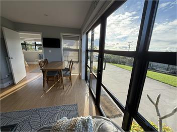 Sunny Coastal Studio by Coopers Beach - 