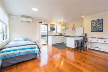 Bungalow by the sea - Dunedin