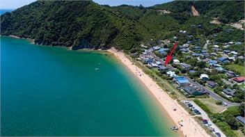 Absolute beach front, Tata Beach - Tata Beach Golden Bay