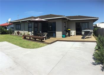 A MUST SEE  ON MAYFAIR - 121B Mayfair Avenue - Whangamata