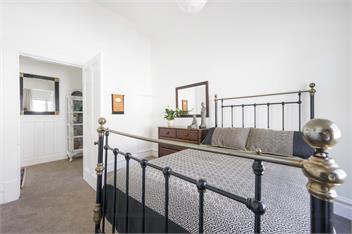 Villa Maitai - Central Nelson Holiday Home - Nelson