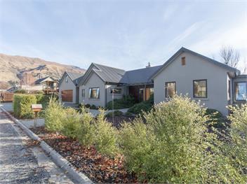 Modern Lake Haven (Bachcare) - Wanaka