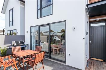 Restful in Riccarton (Bachcare) - Christchurch