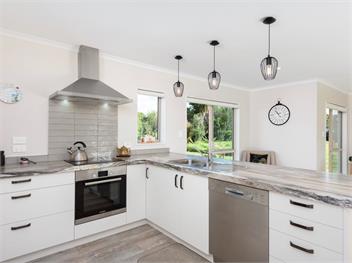 Modern Beach Break (Bachcare) - Waihi Beach