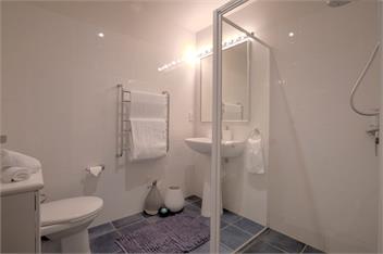 Central Water Views (Bachcare) - Queenstown