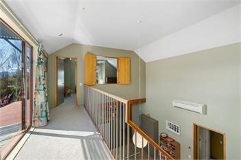 Great for families & groups, walk to town & lake - 