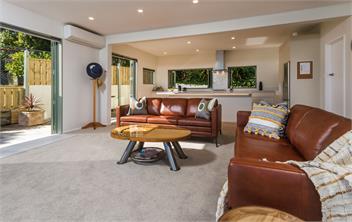 'Harbour View - Two' - Nelson Waterfront Apartment - Nelson