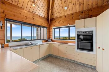 Sunny Seas Papamoa Beachfront Retreat - Papamoa