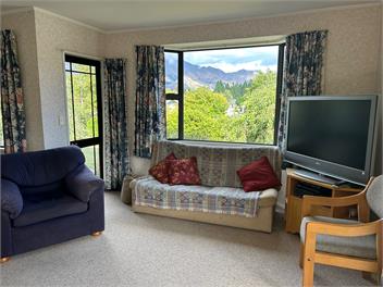 Sunny, Warm Wanaka Holiday Home - Wanaka