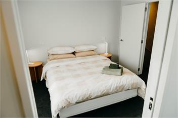 New townhouse, heart of city centre, 2 bed 2 bath, car park. - Christchurch