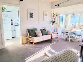 CROOKED MILE COTTAGE - by the sea - Hokitika