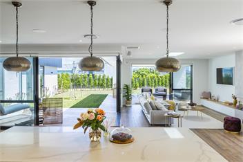 Luxurious living - 250m direct walkway to Omaha Beach - Auckland