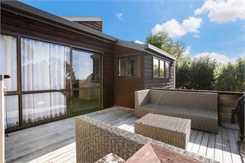Waiake Family Retreat (Bachcare) - Auckland