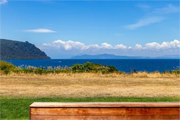 Lochside – Luxury Lakeside living in Kinloch - Taupo