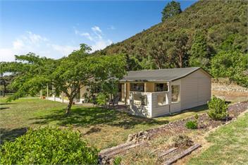Hill Cottage (Bachcare) - Featherston