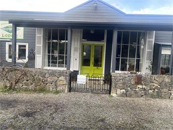 Awakino River Lodge - Coastal Romance - Historic - Spa Pool - Black Sand Beaches - Mokau