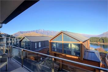 2BR/2BA Terrace Apt - Great Location & Amenities - Queenstown