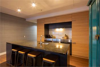 Queenstown Lakefront – 2BR Apt, Balcony & Parking - Queenstown
