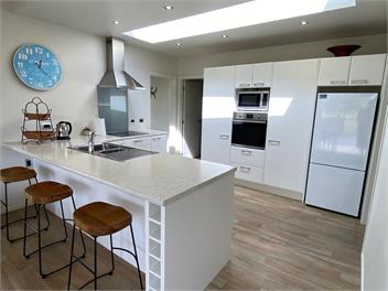 A Modern Kiwi Retreat – Golf Course Views 138 KIWI ROAD WHANGAMATA - WHANGAMATA