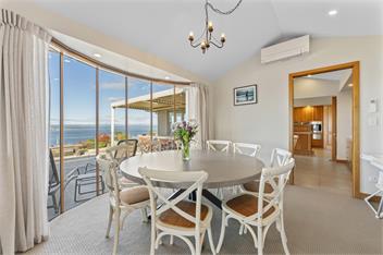 Omaio - TAUPO - Indoor Heated Pool, Spa Pool, Cinema Room, Lake Views - Taupo
