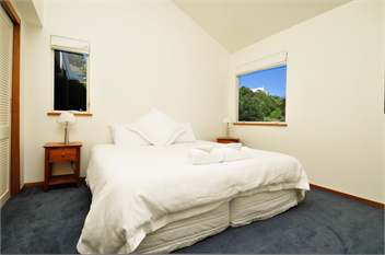 'Beach Views' - Executive Waterfront Holiday Home - Nelson