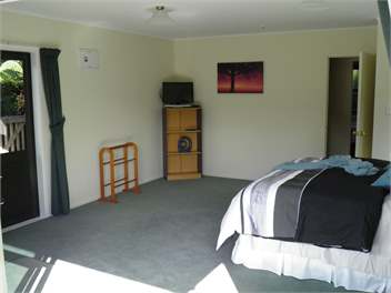Treetops Cottage at the Castle - Whitianga
